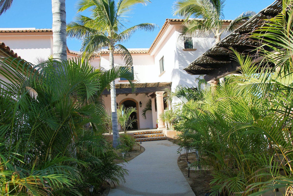 Cerritos Beach Inn Entrance